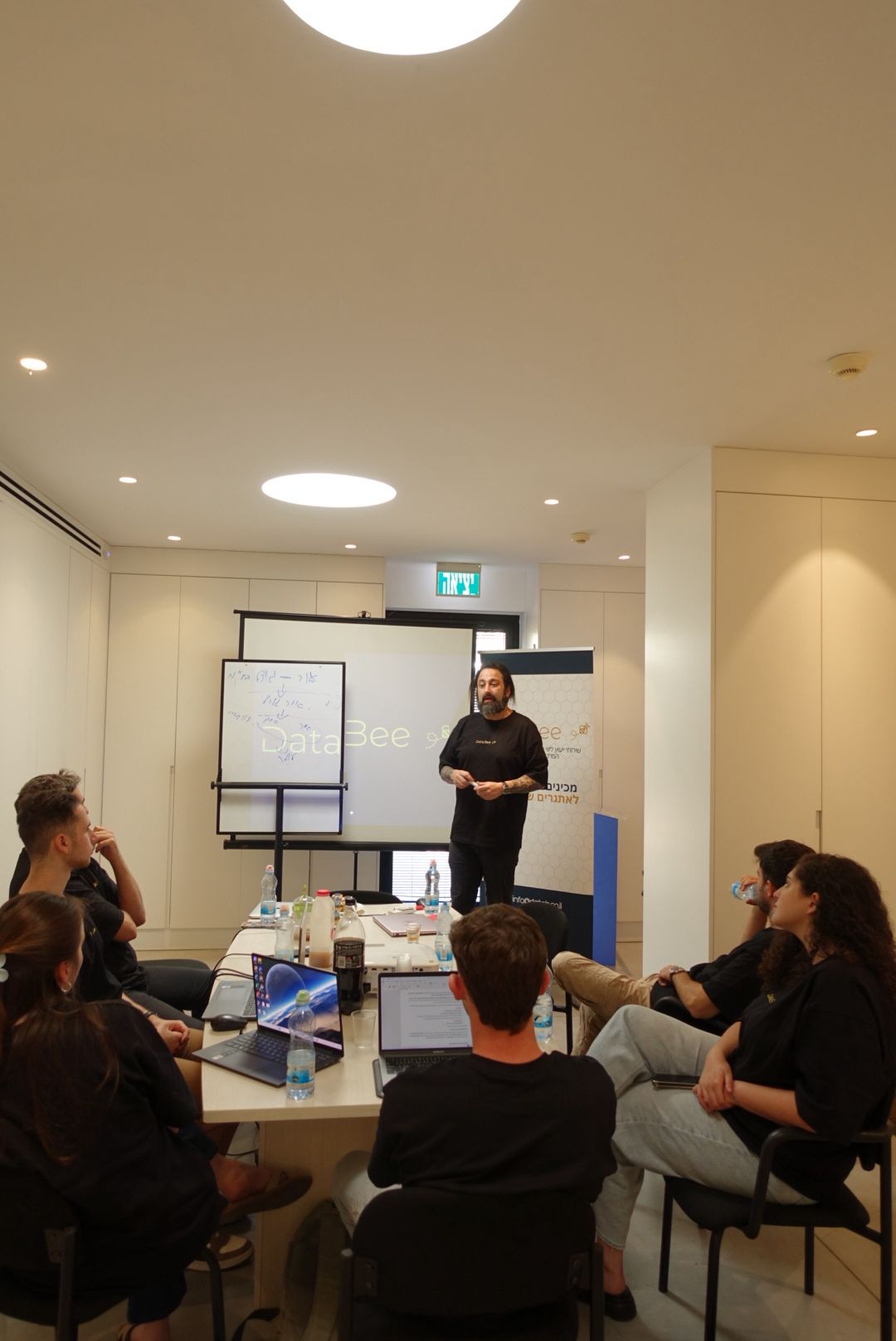 צוות DataBee במהלך ההשתלמות